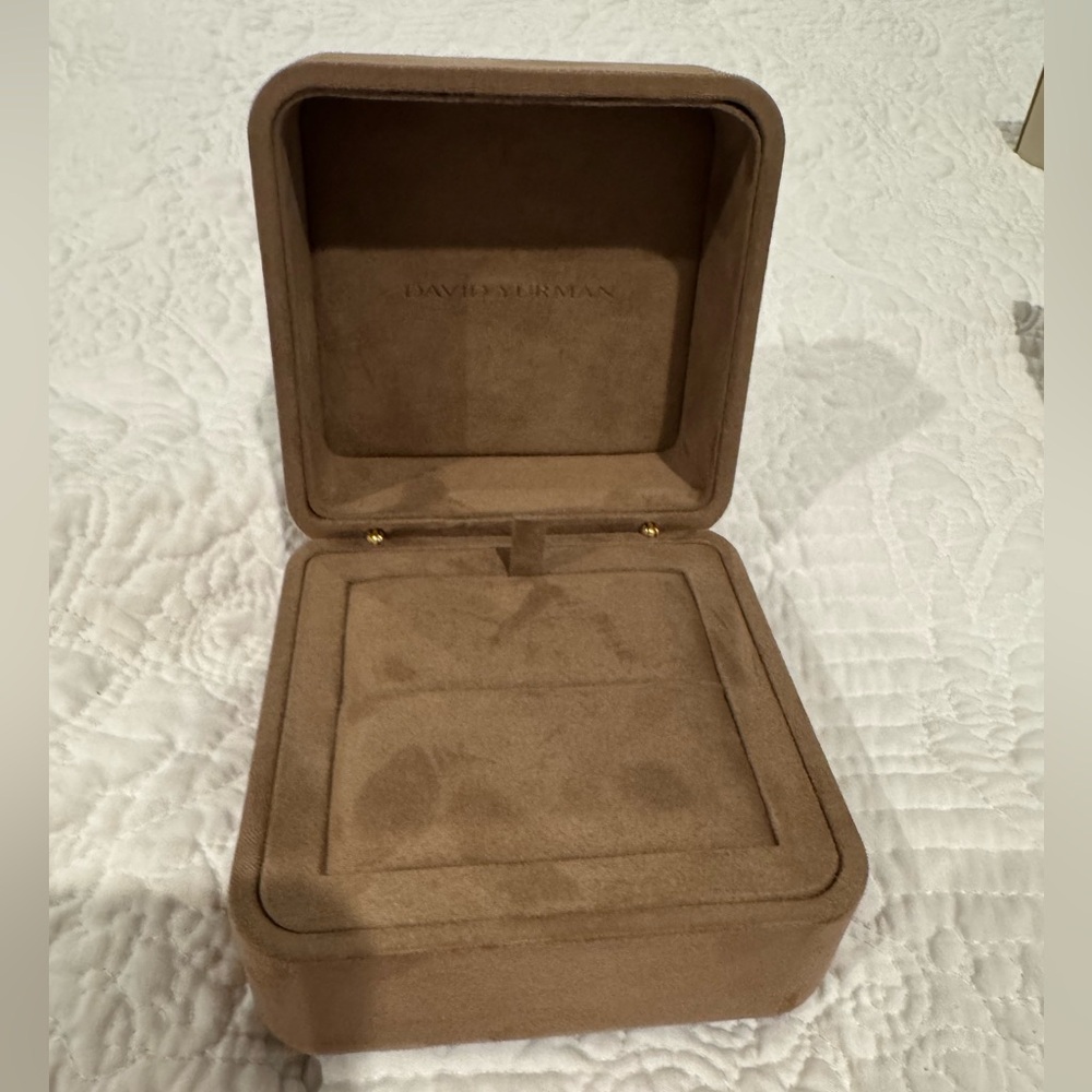 David Yurman large velvet jewelry box, carton outer box and a shopping bag.